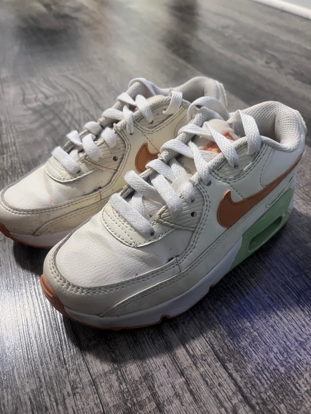 Nike Air Max  Kids White Leather Sneakers with Peach Green boys girls size 13